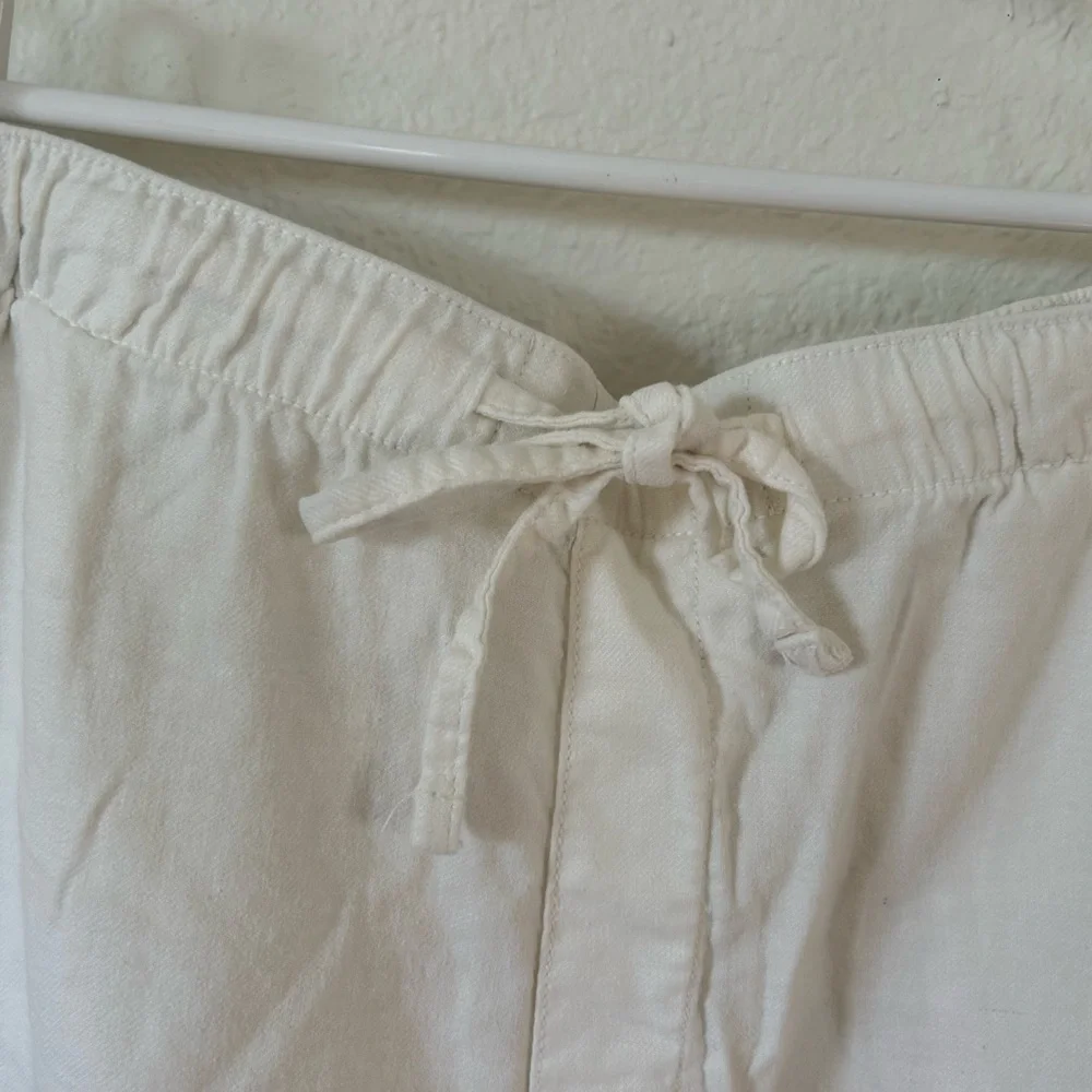 American Eagle Outfitters Ruffle Hem Cream Shorts - Picture 2 of 8